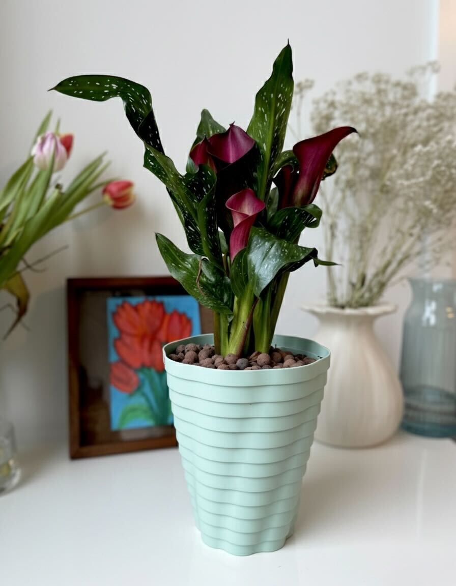 TEMPO Self-Watering Planter
