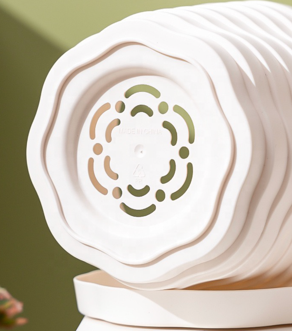 TEMPO Self-Watering Planter